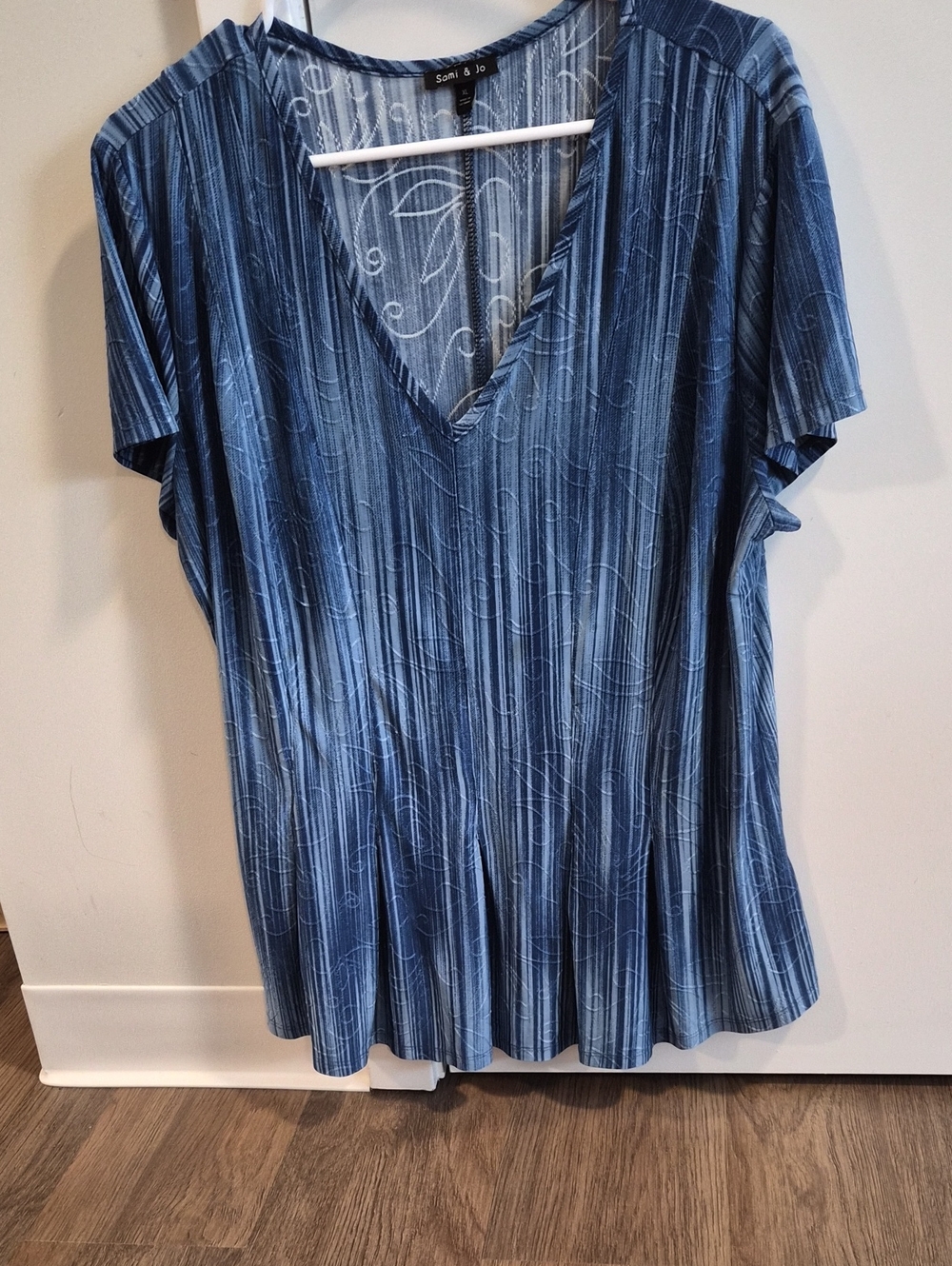Sami & Jo Blue Patterned V-Neck Short Sleeve Top